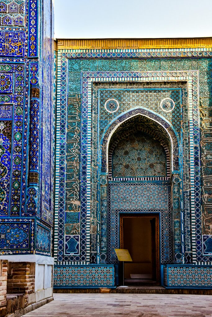 Shah-i-Zinda, Samarcanda, mausoleo in mosaica blu 